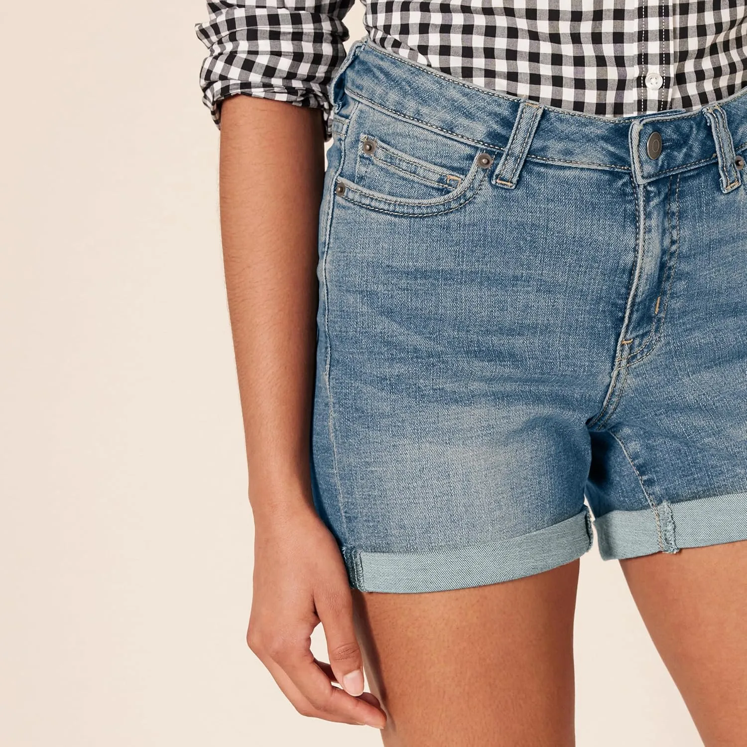 Amazon Essentials Women's Mid-Rise Slim Fit 4" Denim Shorts