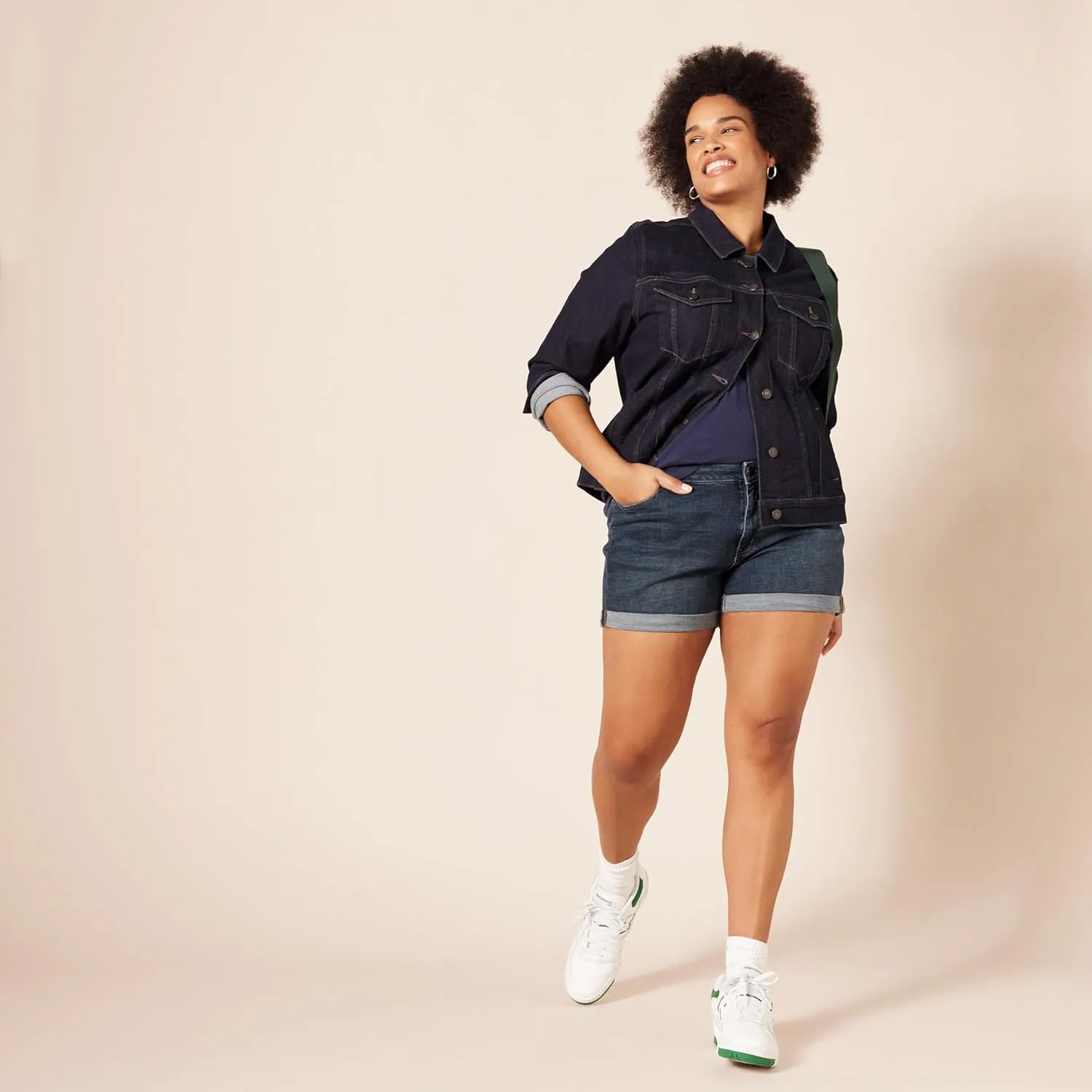 Amazon Essentials Women's Mid-Rise Slim Fit 4" Denim Shorts